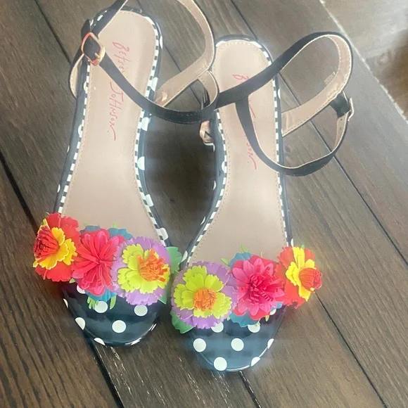 Betsey Johnson Black Polka Dot Floral Heels - Picture 7 of 9